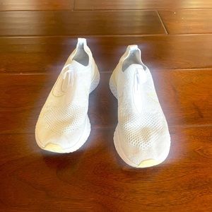 Womens Nike Phanton sneakers size 7.5, white